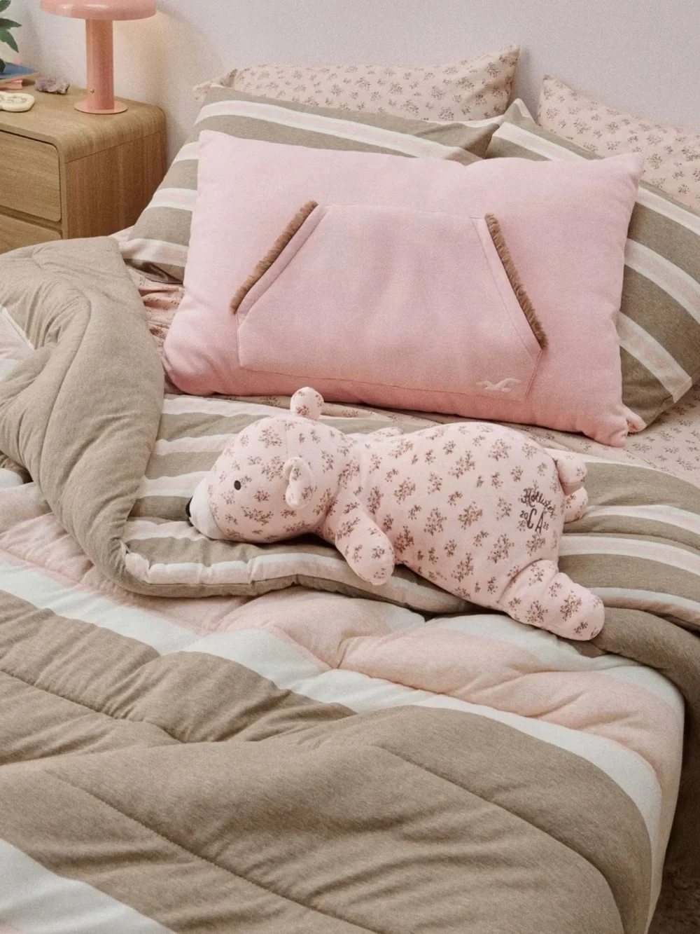 🩷🧸 NWT! Pink Floral Bear Weighted Plush Throw Pillow - Hollister x Target
